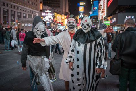 Photos The Most Interesting Halloween Costumes Seen In Times Square New York City Abc Com