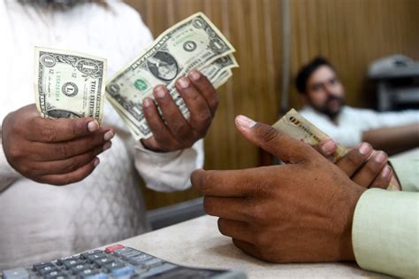 ڈالر کی قدر میں دو روپے اضافہ، سٹاک ایکسچینج میں مندی Urdu News اردو نیوز