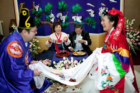 Traditional Korean Wedding Korean Traditional Dress Traditional Bride