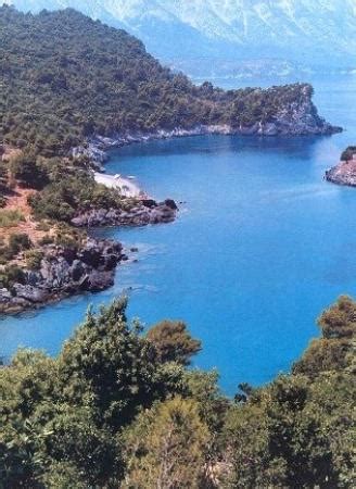 Aristóteles fue discípulo y colaborador de platón en la academia, donde permaneció unos veinte años. Foto di Eubea - Immagini di Eubea, Grecia centrale ...
