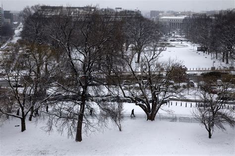 First Snow Of The New Year Hits Dc Area Wtop News