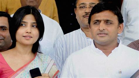 Akhilesh Yadav And Wife Dimple Stuck In Lift For 30 Minutes Youtube
