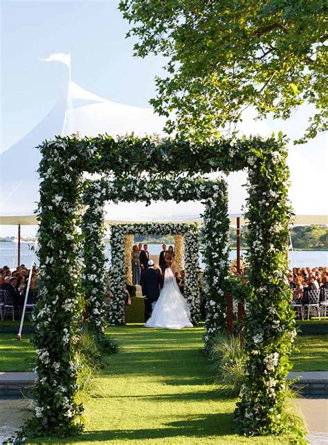 An Enchanting Hamptons Wedding Complete With A Surprise Performance