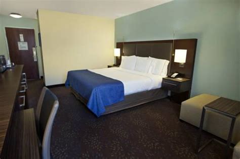 Holiday Inn Express Romulus Detroit Airport Mi Dtw Airport Park Sleep Hotels