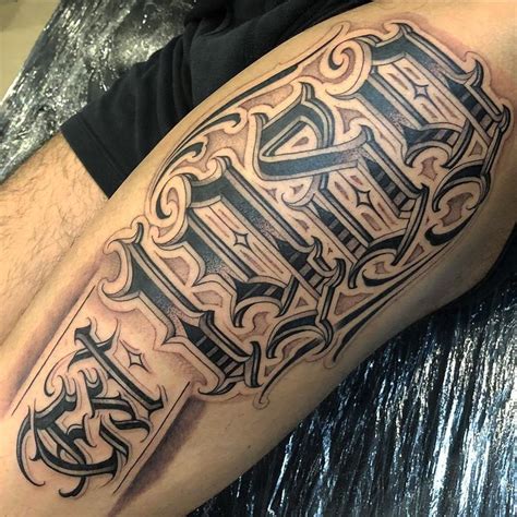 La imagen puede contener: una o varias personas | Tattoo lettering