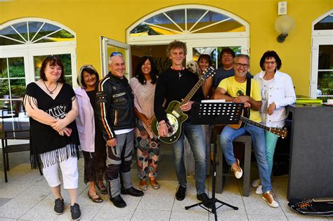 Over 100,000 english translations of german words and phrases. Live Musik und Live Painting: Ohrenschmaus und ...