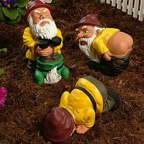 Pin By Lamia Larnaout On Garden Gnomes♧♧ Funny Garden Gnomes Gnome