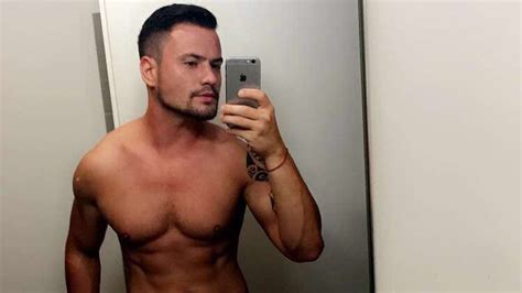 Rocco stark is an actor. Total ungeniert! Rocco Stark "provoziert" mit Schamhaaren ...