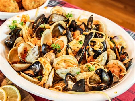 Numerous dishes can make for an unforgettable evening: Feast of the Seven Fishes: Linguini with Clams and Mussels in a Spicy Red Sauce - Homemade ...