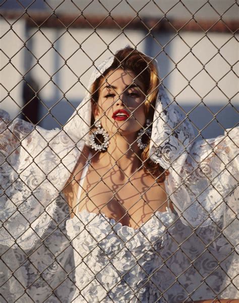Cindy Crawford Photo Glamorous Wedding Couture Michel Makeup Trends
