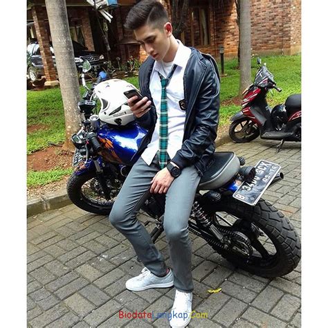 Maybe you would like to learn more about one of these? Foto Dan Biodata Lengkap Verrel Bramasta