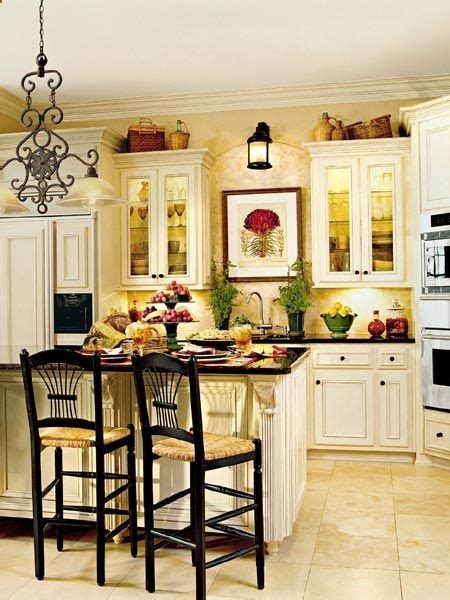 Be using in a warm color you would look that go with white. The combination of the creamy taupe-glazed cabinets and the rich black granite countertops in ...