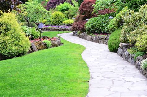 This may not be possible in all gardens, or you may have chosen to install it over a concrete surface. Garden Path Ideas | Mulch | Gravel | Wooden | Crazy Paving