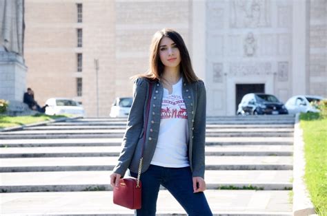 Fashion Blogger Alessia Causal Outfit Featuring A Levis White T Shirt