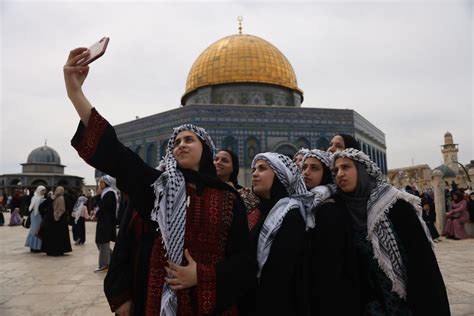 ‘150000 Palestinians Attend Friday Prayers At Al Aqsa Mosque Israel