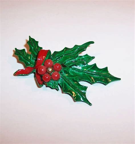 Vintage Holly And Berry Christmas Pin Christmas Pins Holly Berries