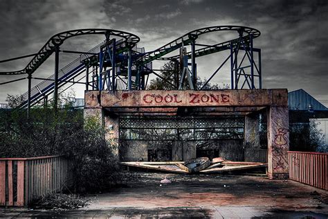 35 Creepy Photos Of Abandoned Theme Parks