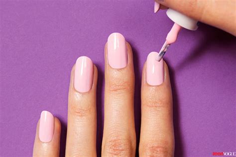 This Awesomely Graphic Manicure Is Easier Than It Looks Teen Vogue