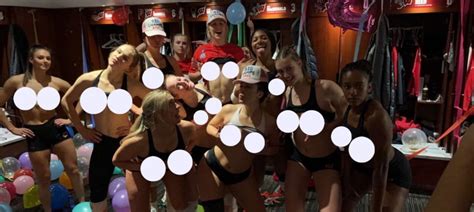 Wisconsin Volleyball Team Reddit Photos Spreads On Internet