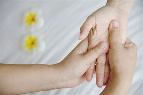 Free Photo Hand Spa Massage Over Clean White Bed People Relax With Hand Massage Service