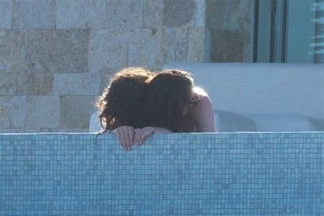 Timothee Chalamet And Eiza Gonzalez Turn Up The Heat During Very Steamy Pda Session In Their Pool