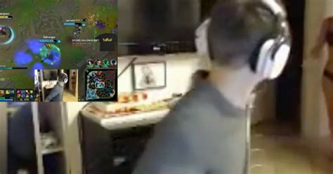 gamer s live stream interrupted when his stunning half naked mum walks into his room wearing