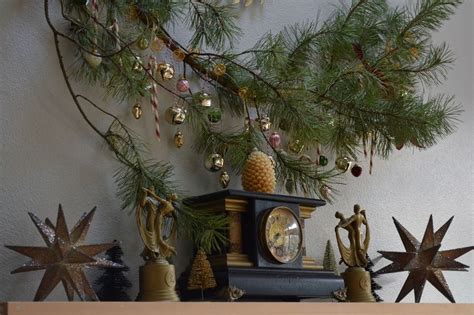 Put Extra Christmas Tree Branches To Good Use With This Diy Holiday