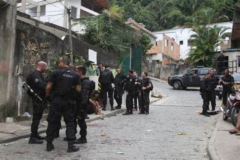 Polícia Prende 5 Suspeitos De Tráfico Em Operação Em Comunidade Na Zona Oeste Do Rio Fotos