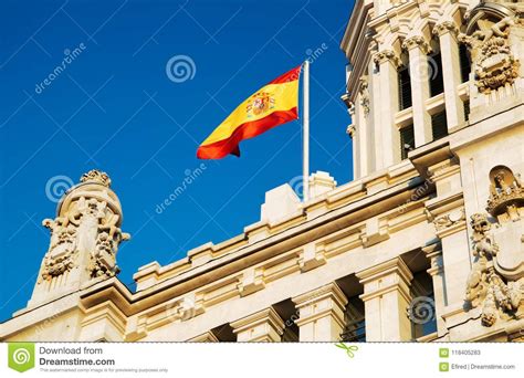 Spanische flagge zum ausdrucken luxus flagge deutschlands. Die Flagge Von Spanien Flatternd Auf Cybele Palace, Madrid ...