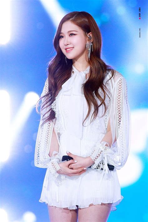 9 Times Blackpinks Rosé Slayed An All White Outfit Koreaboo