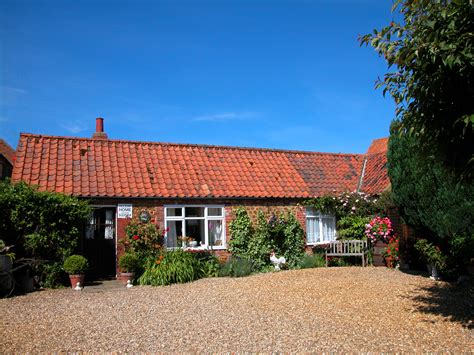 Our cottages are near safe, sandy, beaches with walks for dogs and dog friendly pubs and cafes. Rose Cottage - Dog Friendly Cottage in Old Hunstanton