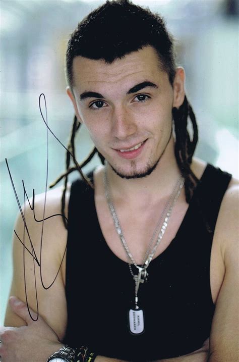 Kopnął laskę w dupę, a ona ma teraz meltdown na fejsie xddd płaczę, że to ona tak naprawdę pisała teksty piosenek i nie ma z tego żadnych tatiem xd złoto. Autografy Maćka: 112. Kamil Bednarek