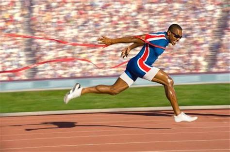 Teknik Mencapai Finish Dalam Perlombaan Lari Sesuai Pelajaran Olahraga