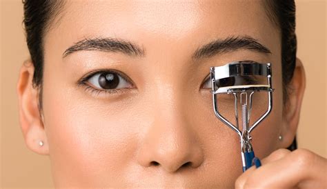 11 best eyelash curlers for asian monolid eyes