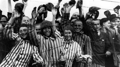 Auschwitz Buchenwald Les Dates Clés De La Libération Des Camps