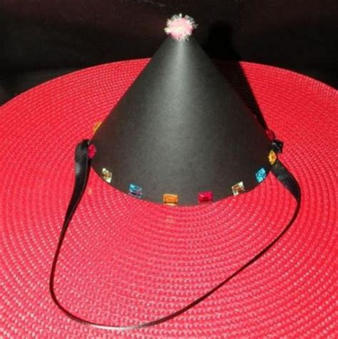 اصنع قبعة عيد ميلاد بخطوات سهلة وبسيطة في المنزل ألوانز