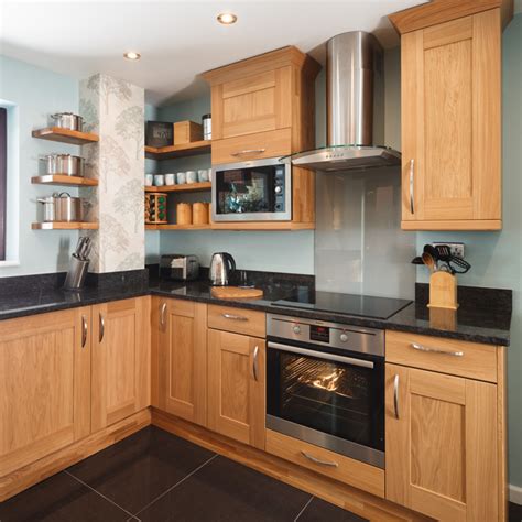Our unfinished oak cabinets bring a new, fresh look to any kitchen that will brighten your home. A Guide to the Best Colours to Complement Oak Kitchens - Solid Wood Kitchen Cabinets Information ...
