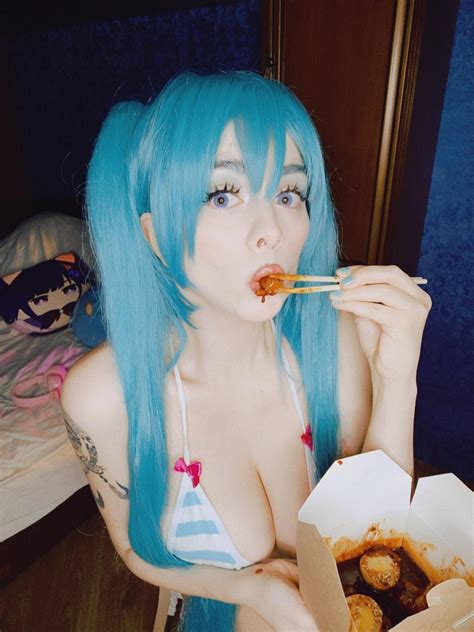 Sexy Cosplay Girls On Twitter Miku Hatsune By Omicos