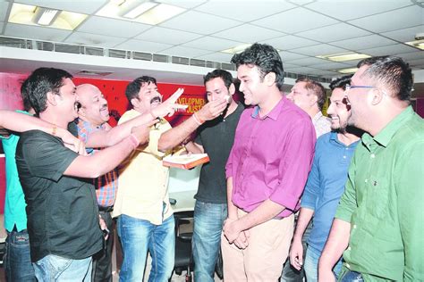 Believe in the wisdom of the crowd. War room boys in jubilant mood - Telegraph India