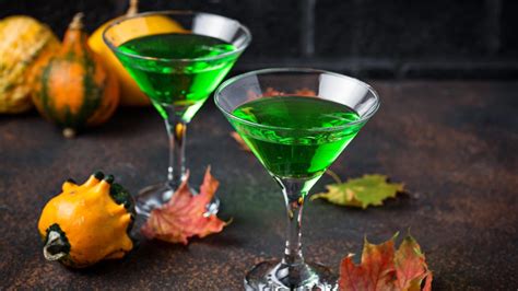 20 Best And Tastiest Green Cocktails Whimsy And Spice
