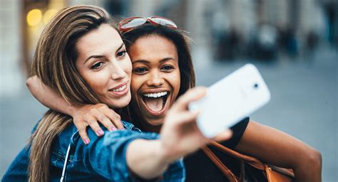 8 Tips How To Take The Perfect Selfie Taking Professional Selfie Tips