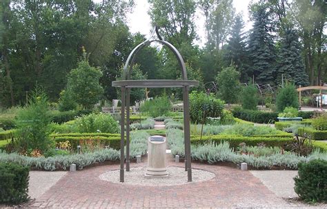 Matthaei Botanical Gardens And Nichols Arboretum Ann Arbor Mi Beautiful