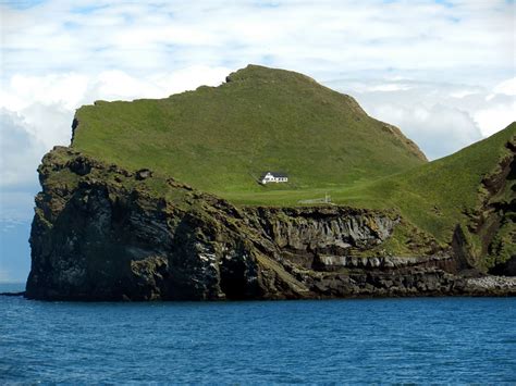 Berani Tinggal Di Rumah Satu Satunya Di Pulau Ellidaey Islandia