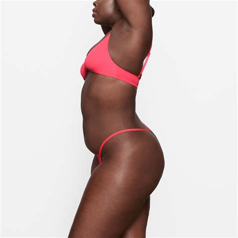 Fits Everybody Micro Thong Ultra Pink Skims
