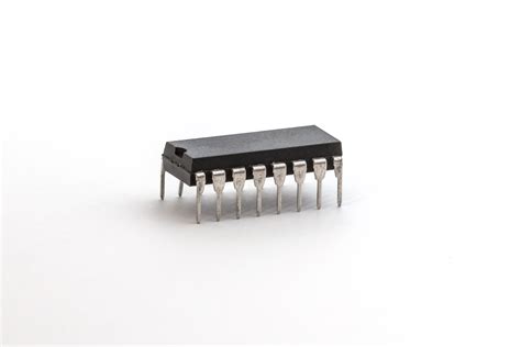 Differences Between an Integrated Circuit and a Microprocessor - Total ...