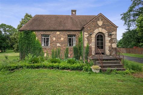 Under 150k Sunday C 1941 Brick Home For Sale On 2 Acres In