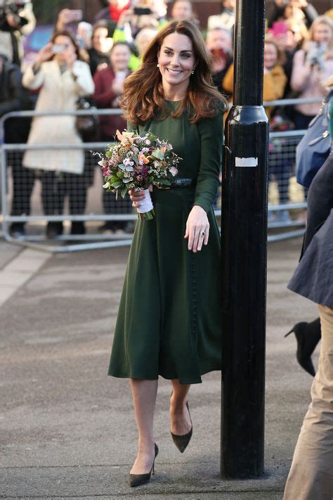 Kate S Classic Green Dress Hides A Surprise When You See It From The Side Classic Catherine