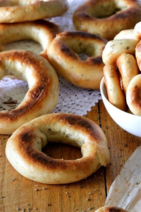 This christmas tradition has been passed down i make anise flavored italian easter bread at eastertime and they relate the anise aroma to easter. Soft Italian Anise Taralli | Italian anise cookies ...