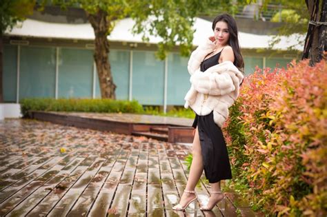 K Asian Sitting Legs Pantyhose Skirt Fur Coat Hd Wallpaper