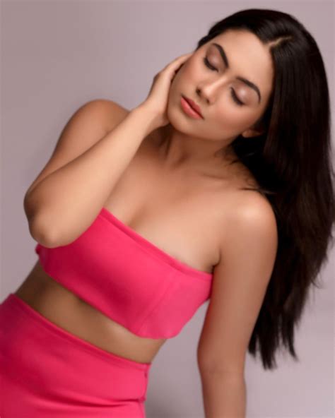 When Reem Sameer Set Social Media On Fire In This Skimpy Pink Outfit